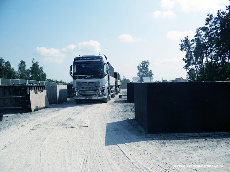 Transport szamb betonowych  w Złotowie